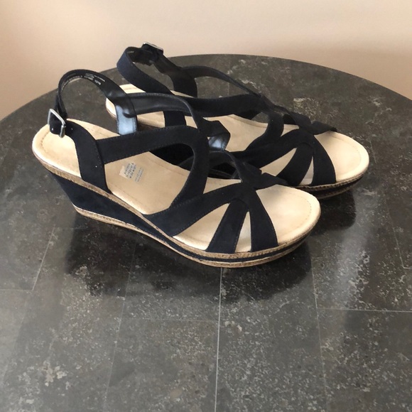 St John’s Bay Sandals - Picture 2 of 3